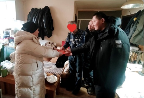 新春慰問(wèn)送溫暖 情滿寒冬暖人心 ——長(zhǎng)白山天池黨支部開(kāi)展走訪慰問(wèn)活動(dòng)